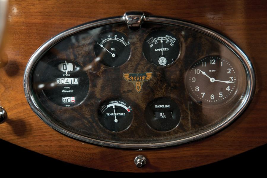 Панель приборов Stutz Model AA Vertical Eight Brougham 1927 года  (фото 5 из 10)